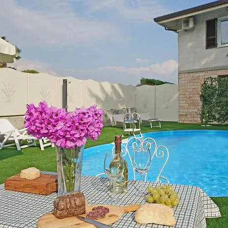 Apartment Jessica Con Piscina Privata Manerba del Garda